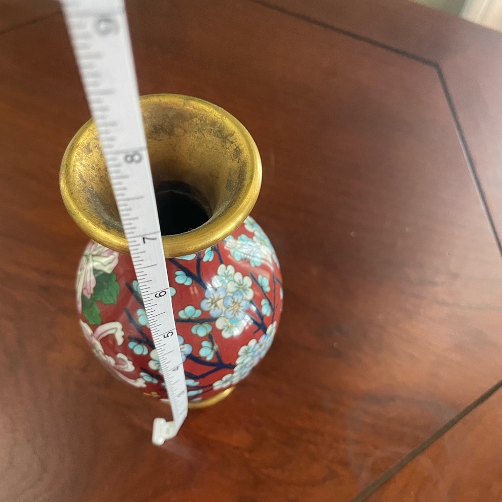 Vintage Chinese Hand-Painted Red Floral Cloisonné Vase with Gold Accents - Picture 4 of 4